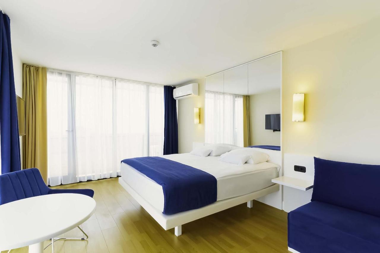 Elegance Sea View Aparthotel In Orbi City Batumi Exterior photo